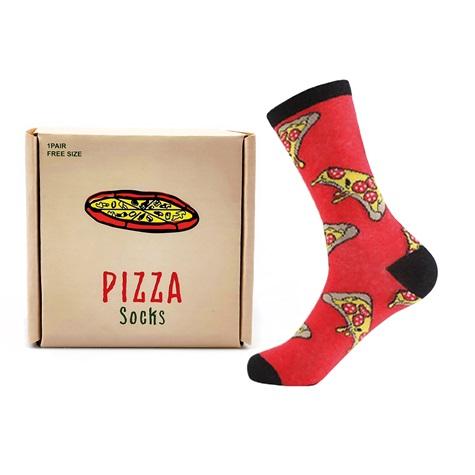 Strømper med pizza på. Pakket i en pizza æske.
