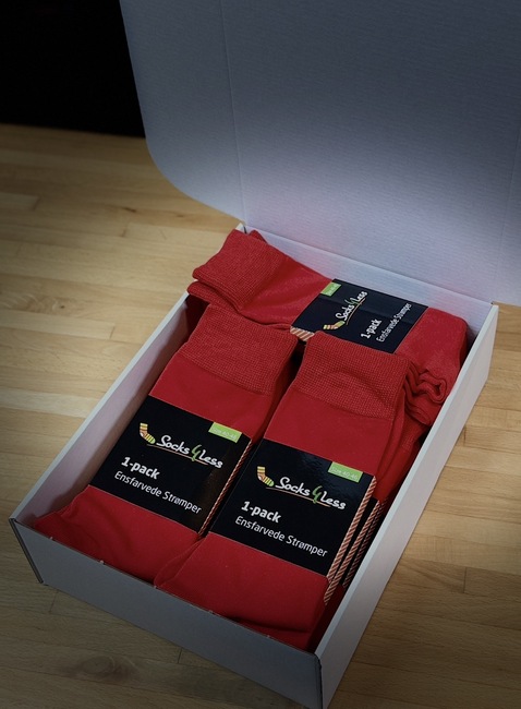 Røde strømper i pakke med 10 par.